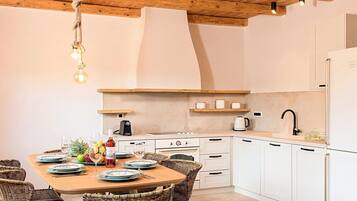 Køleskab, mikrobølgeovn, ovn, opvaskemaskine