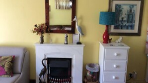 Fireplace - Charming 1-bed Apartment in Lyme Regis (Lyme Regis)
