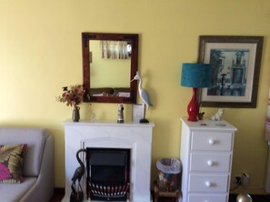 Fireplace - Charming 1-bed Apartment in Lyme Regis (Lyme Regis)