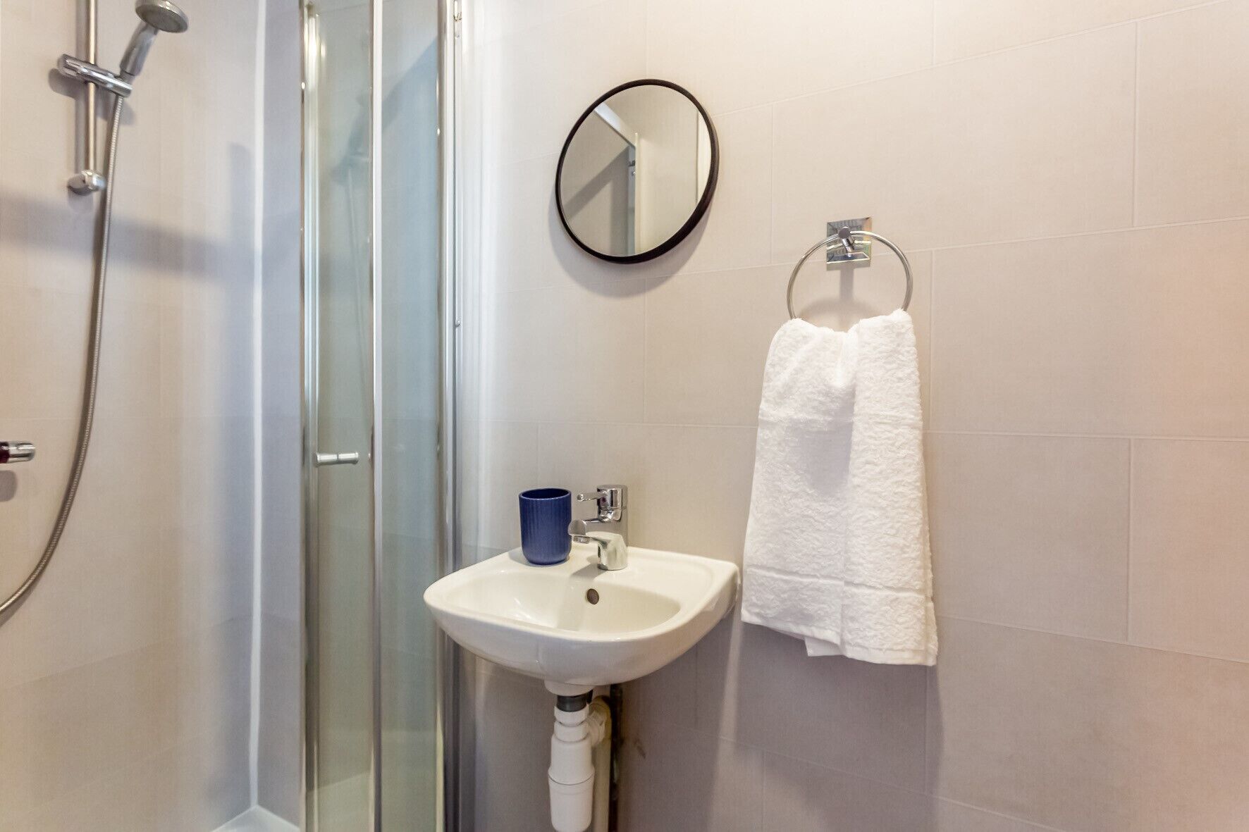 Douche, serviettes fournies