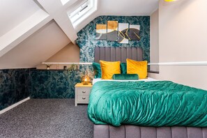 1 bedroom, free WiFi, bed sheets - Properties Unique / Room 06 -  Sandhaven Rooms Double (South Shields)