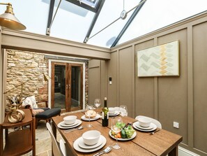 Dining - The Apple Loft at Jordan House (Weymouth)