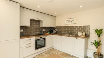 Fridge, dishwasher, electric kettle, cookware/dishes/utensils
