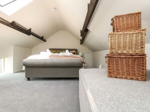 1 bedroom, individually decorated, individually furnished, free WiFi - The Apple Loft at Jordan House (Weymouth)