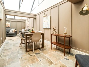 1 bedroom, individually decorated, individually furnished, free WiFi - The Apple Loft at Jordan House (Weymouth)