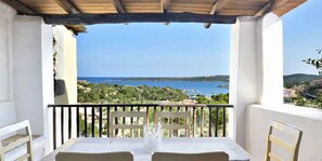 Outdoor dining - Holiday flat with sea view (Stintino)