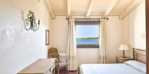 1 bedroom, iron/ironing board, travel cot - Holiday flat with sea view (Stintino)