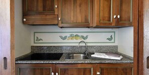 Fridge, stovetop