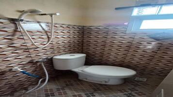Kamar Double Deluks | Kamar mandi | Shower dan sabun