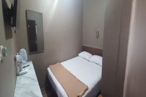 Deluxe Double Room - OYO 93668 Buah Batu Guest House (Bandung)