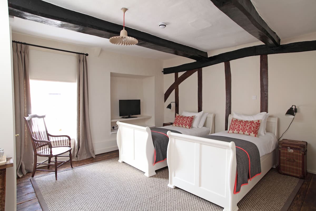 Classic Twin Room, Ensuite | 1 bedroom, free WiFi, bed sheets