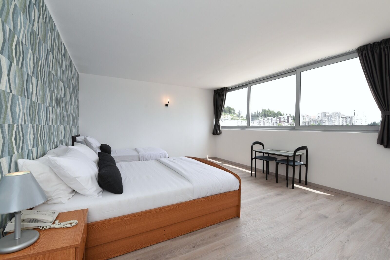 Apartamento familiar | Escritorio, espacio para trabajar con un portátil, cortinas opacas