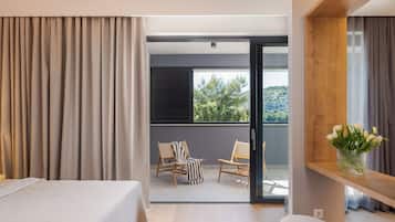 5 bedrooms, in-room safe, desk, iron/ironing board