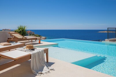 JUST BLISS  luxury villa - heated saltwater pool, wellness, fitness and view