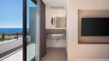 5 bedrooms, in-room safe, desk, iron/ironing board