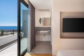 5 Schlafzimmer, Zimmersafe, Schreibtisch, Bügeleisen/Bügelbrett