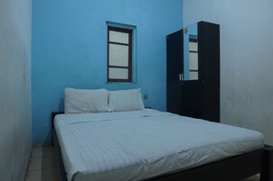 Quarto casal standard | Quartos à prova de som, Wi-Fi de cortesia, roupa de cama