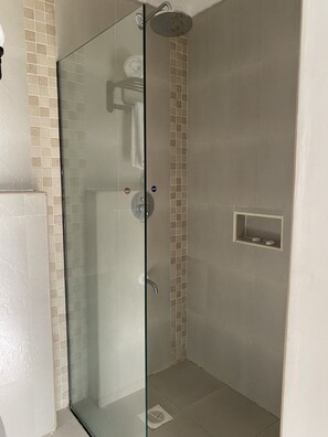 Superior Room | Bathroom | Free toiletries, hair dryer, bathrobes, slippers - Lake Elementaita Manor  (Gilgil)