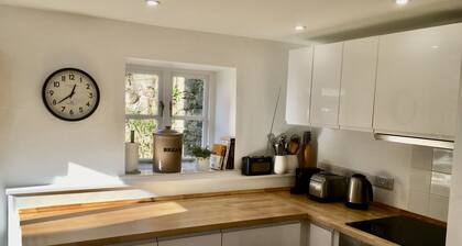 Simple Luxury in Brecon Beacons Village House