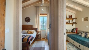 4 bedrooms, iron/ironing board, free WiFi, bed sheets