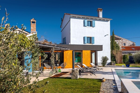 Pool - Villa Maxima Agri by Villas Guide (Porec)