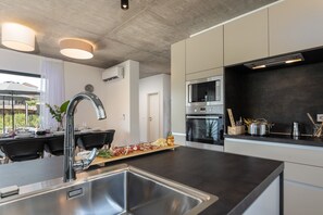 Fridge, microwave, oven, dishwasher