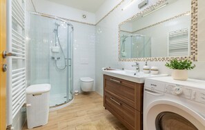 Dusch, hårtork och handdukar