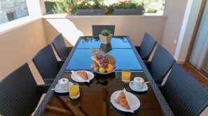 Outdoor dining - Villa Dani by Villas Guide (Vižinada)