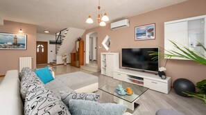 TV, caminetto