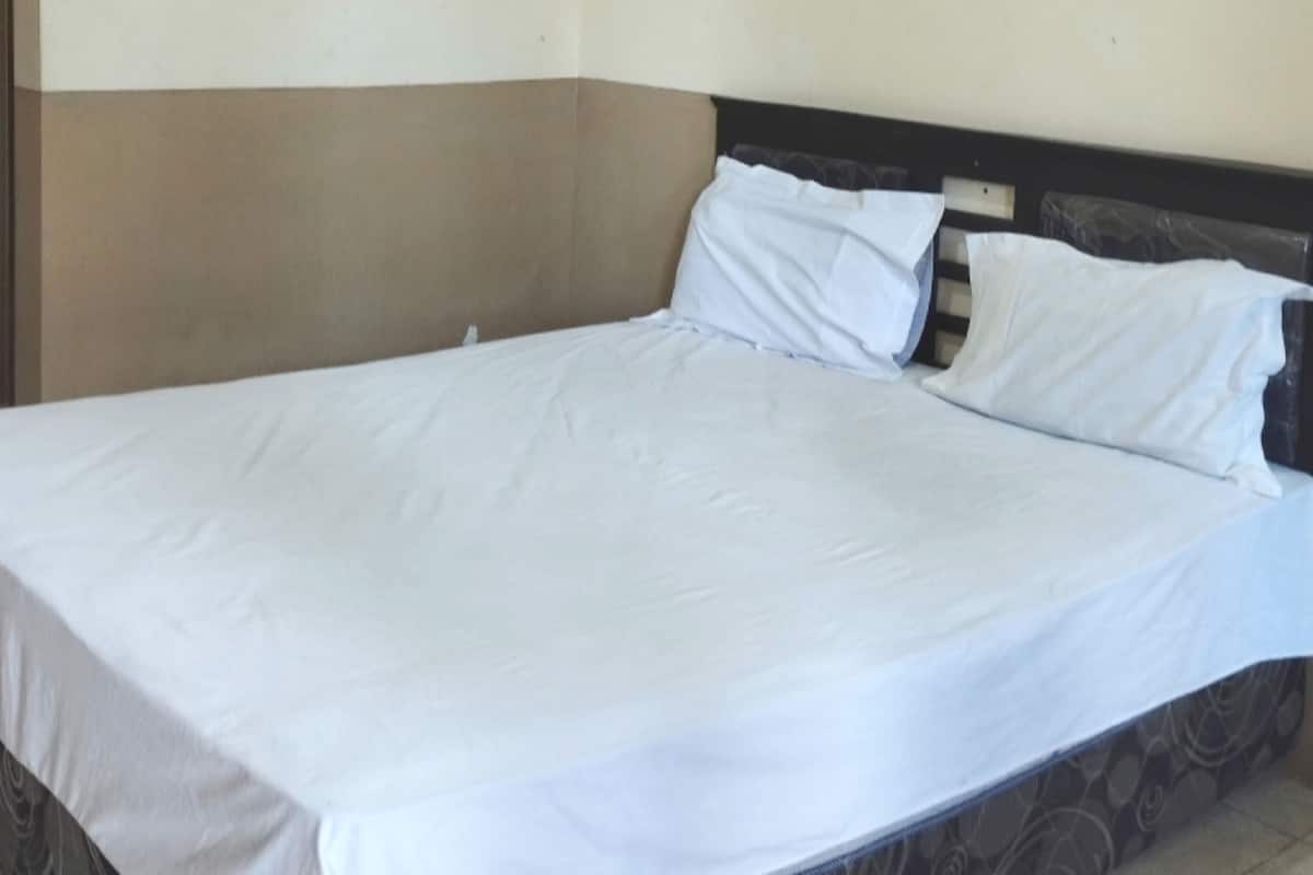 Deluxe Double Room | Desk, free WiFi, bed sheets