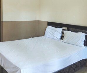 Habitación Deluxe doble | Escritorio, wifi gratis, ropa de cama