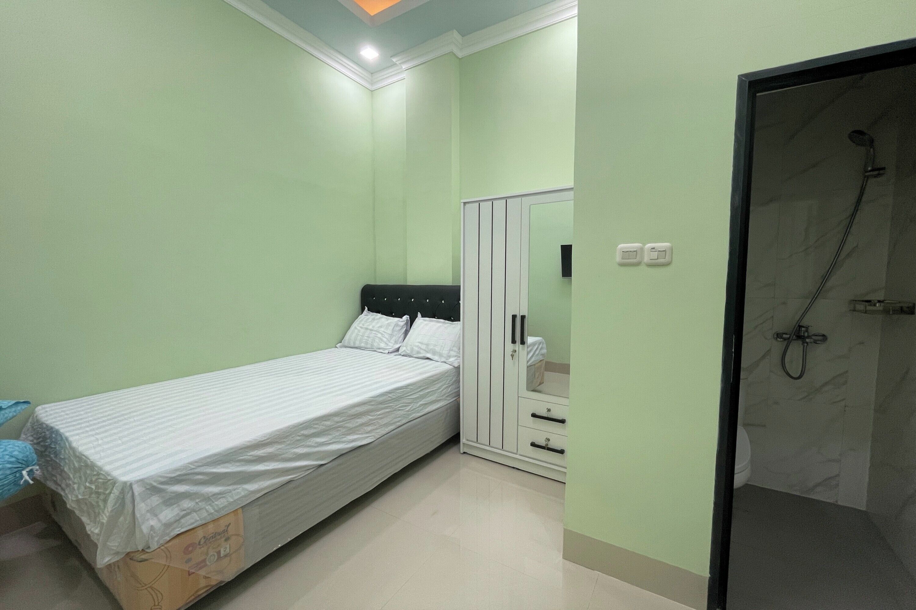 Standard Double Room | Free WiFi, bed sheets