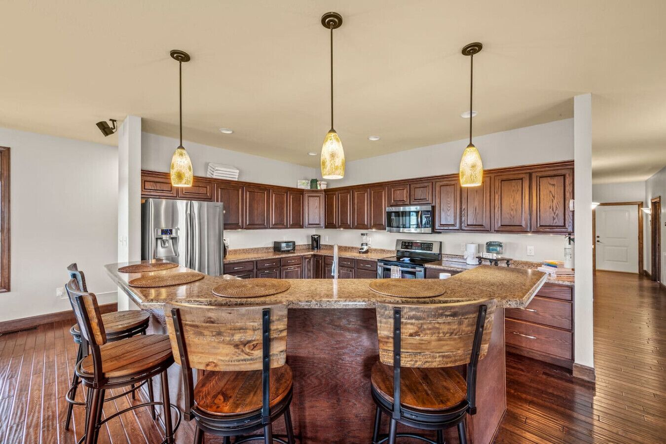 Køleskab, mikrobølgeovn, ovn, kogeplade