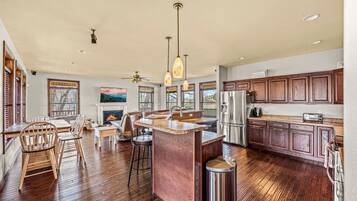 冰箱、微波炉、烤箱、炉灶