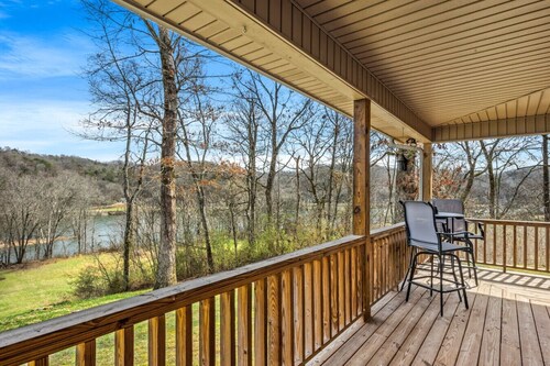 2BR Riverfront Cottage w/Fireplace | Pet Friendly!