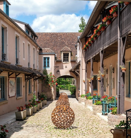 Exterior. Hôtel de la Poste à Avallon, Bourgogne