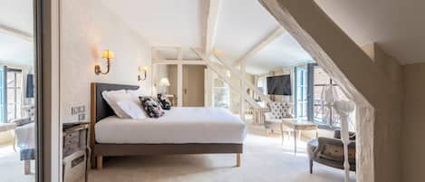 Comfort Double Room | 1 bedroom, in-room safe, individually furnished, desk