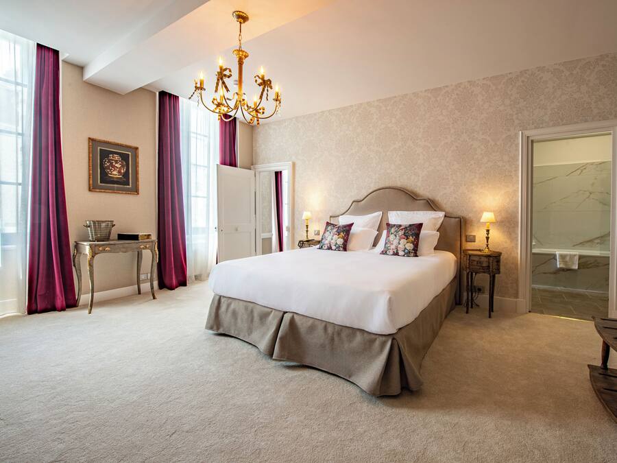 Basic Suite | In-room safe, individually furnished, desk, blackout curtains