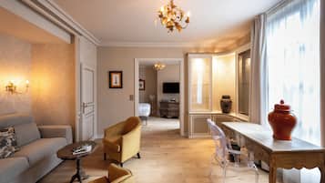 1 habitación, caja de seguridad en la habitación y muebles diferentes