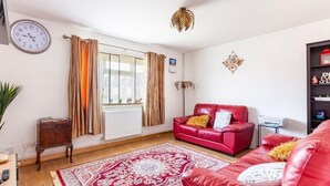 Apartment | Living area - Inviting 2-bed Apartment in Hounslow (Hounslow)