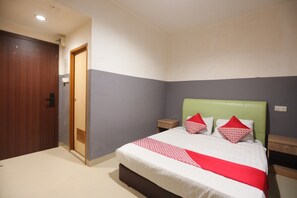 Free WiFi, bed sheets - Hotel O Penginapan Pelangi (Batam)
