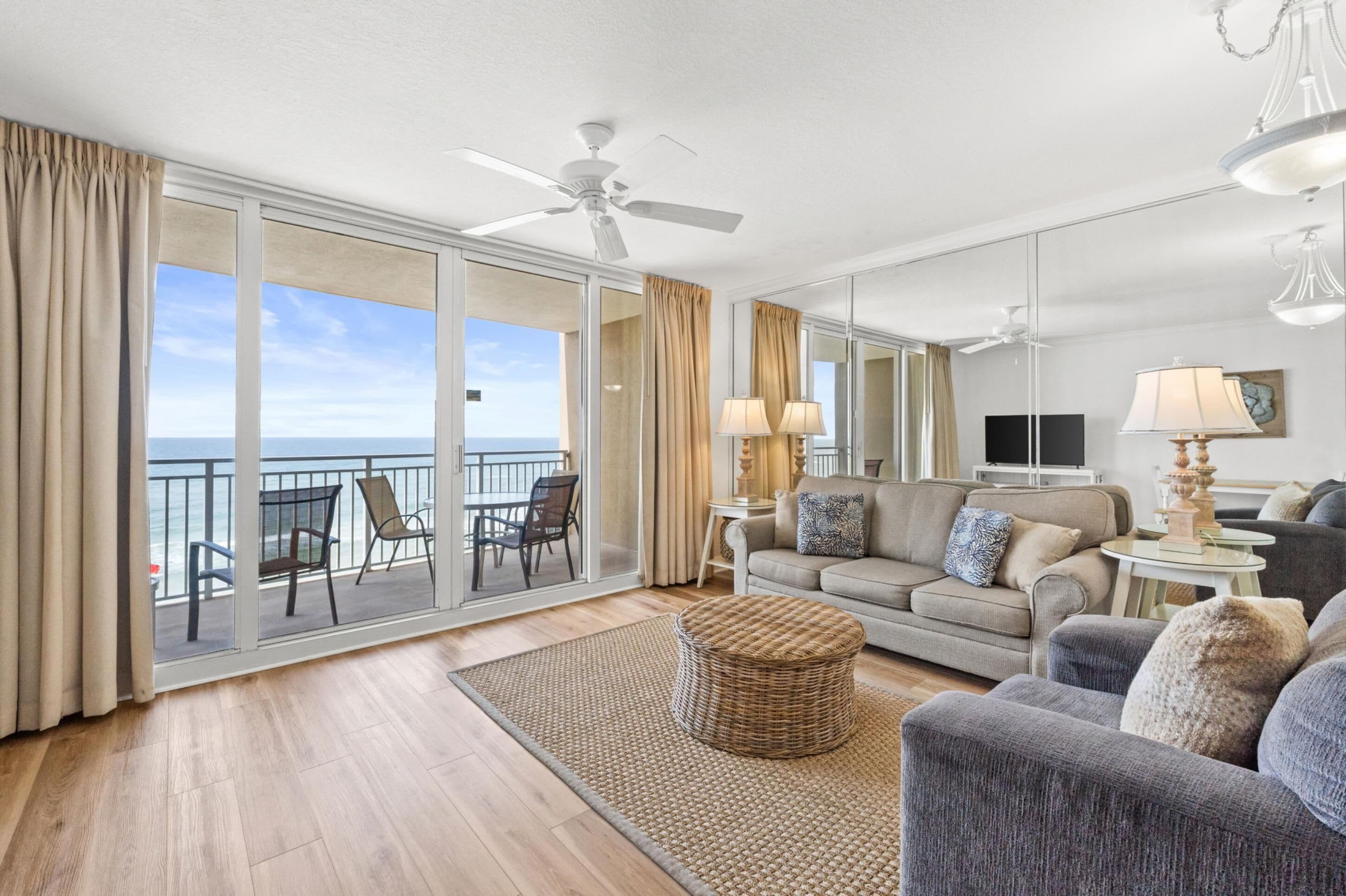 Emerald Beach 626 - Beachfront, Pools, Hot Tub, Free Activities Included Daily