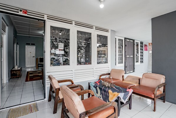 Interior detail - SUPER OYO Gandaria Guest House Near Masjid Raya Sumatera Barat (Padang)