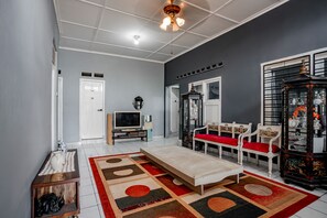 Lobby - SUPER OYO Gandaria Guest House Near Masjid Raya Sumatera Barat (Padang)