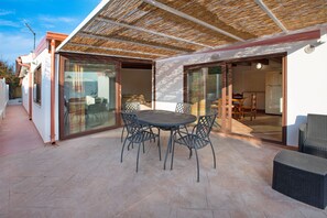 Tempat makan outdoor