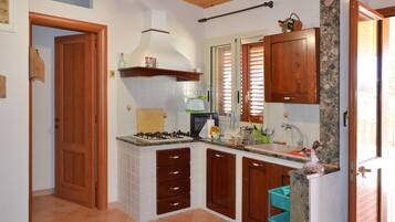 Standard House, 3 Bedrooms, 2 Bathrooms, Sea Facing (Dune Sul Mare) | Dapur kecil peribadi | Peti sejuk, ketuhar gelombang mikro, ketuhar, dapur