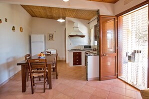 Standard House, 3 Bedrooms, 2 Bathrooms, Sea Facing (Dune Sul Mare) | Private kitchenette | Fridge, microwave, oven, stovetop