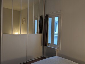 2 habitaciones, cuna de viaje, wifi gratis y ropa de cama