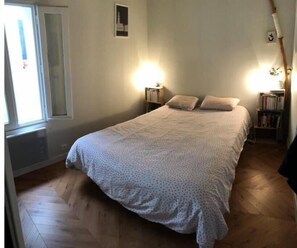 2 bedrooms, travel crib, free WiFi, bed sheets