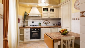 City Apartment | Private kitchen | Espresso maker, full-size fridge, oven, stovetop - notaMi - Quattro Dimore - Centro Storico (Milan)